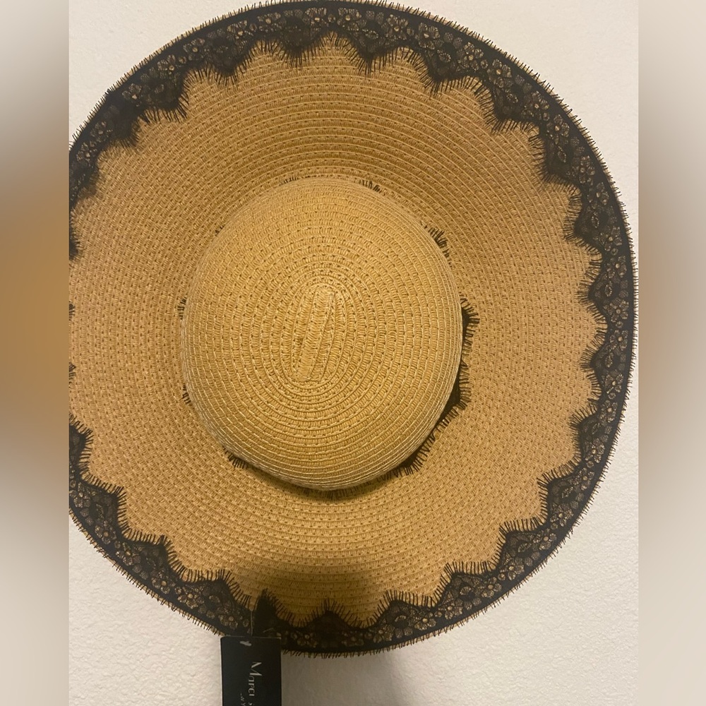 Wicker/lace trimmed hat